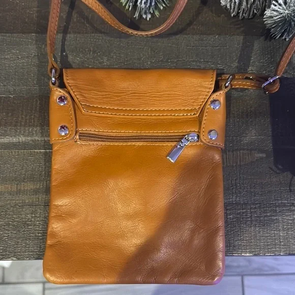 Vera Pelle Brown Messenger Bag with High-Quality Leather and Classic Design - Picture 3 of 4